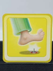 Article Carte "pied sur la punaise" - RÉVEILLE PAS PAPA