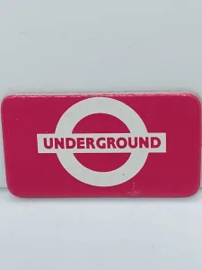 Article Underground - METRO - SCOTLAND YARD