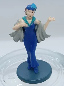 Article Figurine Madame Pervenche - CLUEDO