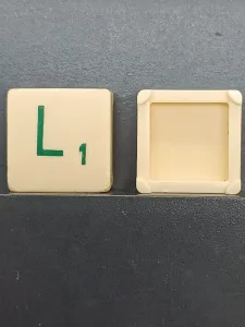 Article L - vert - version voyage - SCRABBLE DE VOYAGE