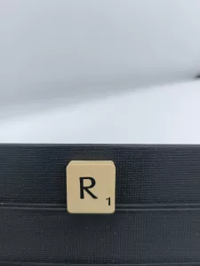 Article R - typo 2 - SCRABBLE CLASSIQUE